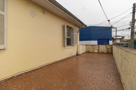 Casa à venda com 100m², 2 quartos e 2 vagas Casa à venda com 100m², 2 quartos e 2 vagasVaranda