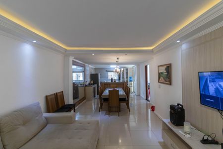 Casa para alugar com 310m², 4 quartos e 4 vagas Casa para alugar com 310m², 4 quartos e 4 vagasSala e Cozinha