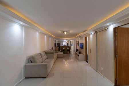 Casa para alugar com 310m², 4 quartos e 4 vagas Casa para alugar com 310m², 4 quartos e 4 vagasSala e Cozinha