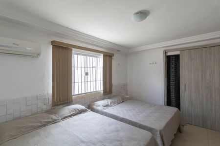 Casa para alugar com 310m², 4 quartos e 4 vagas Casa para alugar com 310m², 4 quartos e 4 vagasSuíte 2