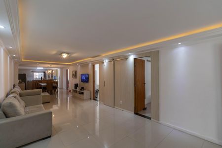 Casa para alugar com 310m², 4 quartos e 4 vagas Casa para alugar com 310m², 4 quartos e 4 vagasSala e Cozinha