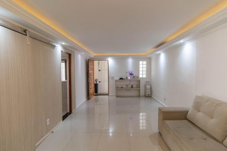 Casa para alugar com 310m², 4 quartos e 4 vagas Casa para alugar com 310m², 4 quartos e 4 vagasSala e Cozinha