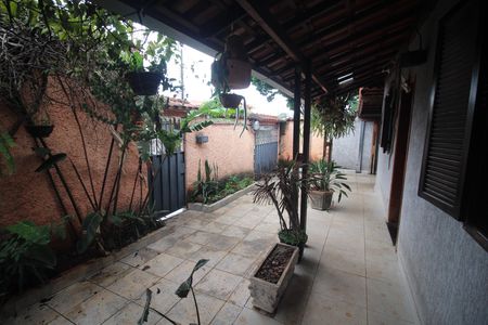 Quintal de casa à venda com 4 quartos, 256m² em Milionarios (barreiro, Belo Horizonte
