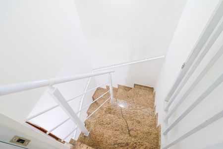 Casa de condomínio à venda com 115m², 3 quartos e 1 vagaEscada