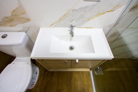 Apartamento para alugar com 72m², 2 quartos e 1 vaga Apartamento para alugar com 72m², 2 quartos e 1 vagaBanheiro social