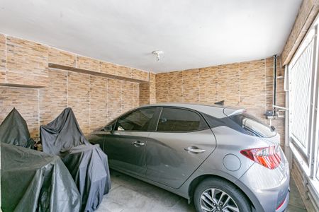 Casa à venda com 130m², 4 quartos e 2 vagas Casa à venda com 130m², 4 quartos e 2 vagasGaragem