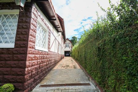 Corredor lateral de casa à venda com 5 quartos, 420m² em Alto da Boa Vista, São Paulo