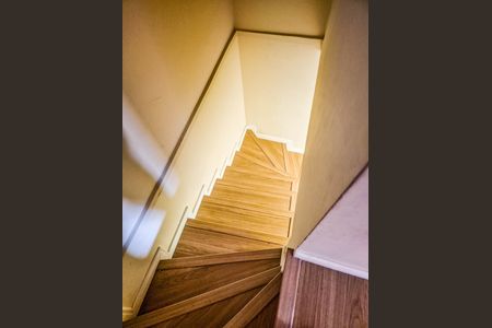 Escada de casa para alugar com 2 quartos, 85m² em Parque Erasmo Assunção, Santo André