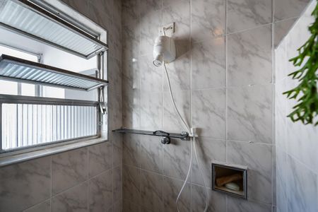 Apartamento para alugar com 76m², 2 quartos e 1 vaga Apartamento para alugar com 76m², 2 quartos e 1 vagaChuveiro