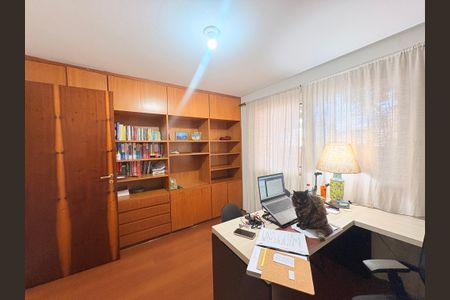 Casa à venda com 320m², 4 quartos e 2 vagasQuarto 1/Escritório