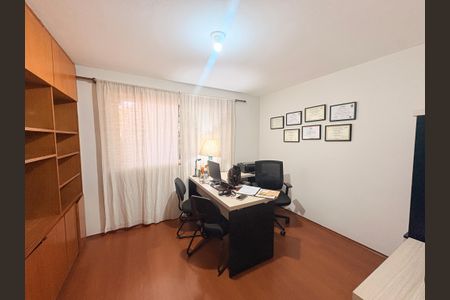 Casa à venda com 320m², 4 quartos e 2 vagasQuarto 1/Escritório