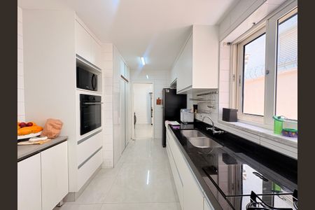 Casa à venda com 320m², 4 quartos e 2 vagasCozinha