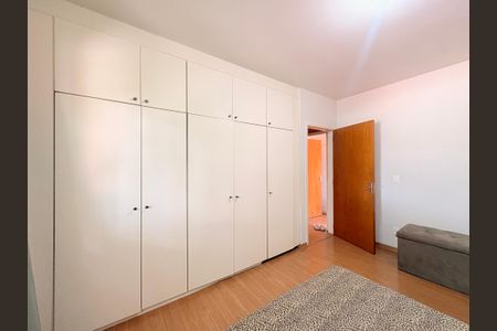 Casa à venda com 320m², 4 quartos e 2 vagasQuarto 4