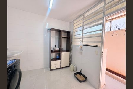 Casa à venda com 320m², 4 quartos e 2 vagasÁrea de Serviço