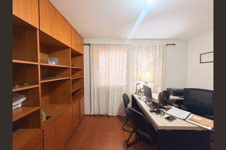 Casa à venda com 320m², 4 quartos e 2 vagasQuarto 1/Escritório