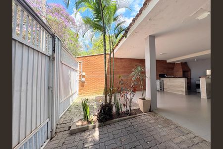 Casa à venda com 320m², 4 quartos e 2 vagasGaragem