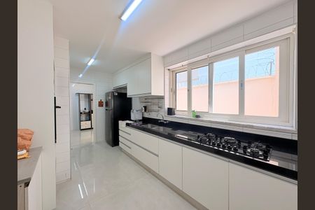Casa à venda com 320m², 4 quartos e 2 vagasCozinha