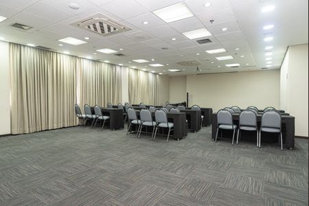 Studio para alugar com 30m², 1 quarto e 1 vaga Studio para alugar com 30m², 1 quarto e 1 vagaÁrea comum - Sala de Conferência
