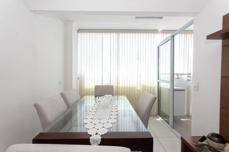 Apartamento à venda com 74m², 2 quartos e 1 vagaSala