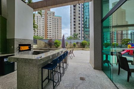 Apartamento à venda com 170m², 4 quartos e 4 vagas Apartamento à venda com 170m², 4 quartos e 4 vagasÁrea comum - Churrasqueira