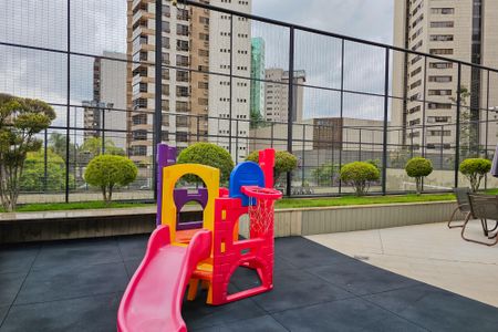 Apartamento à venda com 170m², 4 quartos e 4 vagas Apartamento à venda com 170m², 4 quartos e 4 vagasÁrea comum - Playground