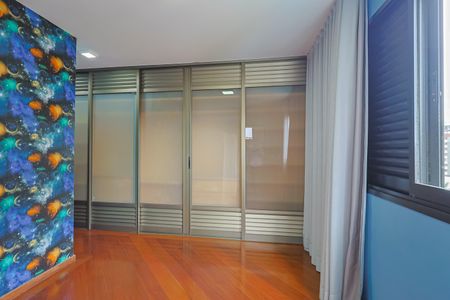 Apartamento à venda com 170m², 4 quartos e 4 vagas Apartamento à venda com 170m², 4 quartos e 4 vagasQuarto 2 - Suíte