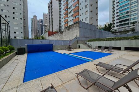 Apartamento à venda com 170m², 4 quartos e 4 vagas Apartamento à venda com 170m², 4 quartos e 4 vagasÁrea comum - Piscina