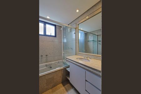 Apartamento à venda com 170m², 4 quartos e 4 vagas Apartamento à venda com 170m², 4 quartos e 4 vagasBanheiro da Suíte 2