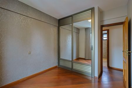 Apartamento à venda com 170m², 4 quartos e 4 vagas Apartamento à venda com 170m², 4 quartos e 4 vagasQuarto 1