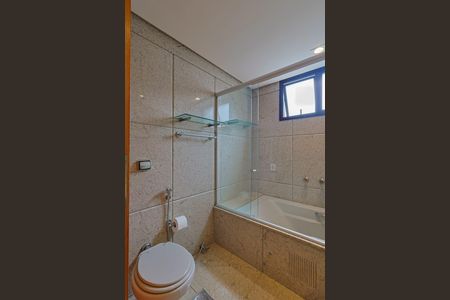 Apartamento à venda com 170m², 4 quartos e 4 vagas Apartamento à venda com 170m², 4 quartos e 4 vagasBanheiro da Suíte 2