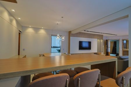 Apartamento à venda com 170m², 4 quartos e 4 vagas Apartamento à venda com 170m², 4 quartos e 4 vagasSala