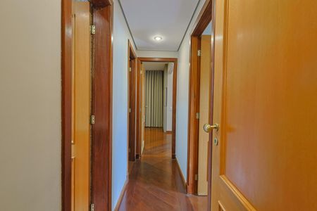 Apartamento à venda com 170m², 4 quartos e 4 vagas Apartamento à venda com 170m², 4 quartos e 4 vagasCorredor