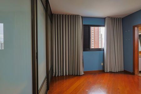 Apartamento à venda com 170m², 4 quartos e 4 vagas Apartamento à venda com 170m², 4 quartos e 4 vagasQuarto 2 - Suíte