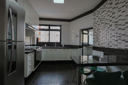 Apartamento à venda com 170m², 4 quartos e 4 vagas Apartamento à venda com 170m², 4 quartos e 4 vagasCozinha