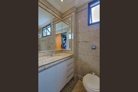 Apartamento à venda com 170m², 4 quartos e 4 vagas Apartamento à venda com 170m², 4 quartos e 4 vagasBanheiro da Suíte 1