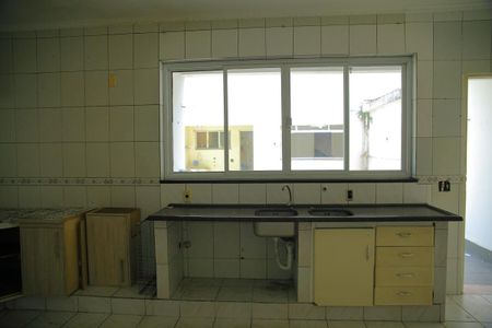 Casa para alugar com 690m², 4 quartos e 2 vagasCozinha 