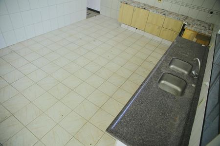 Casa para alugar com 690m², 4 quartos e 2 vagasCozinha 