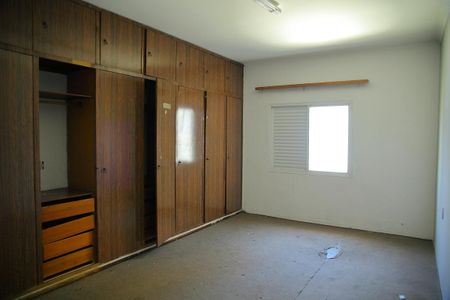 Casa para alugar com 690m², 4 quartos e 2 vagasQuarto 2 