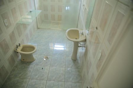 Casa para alugar com 690m², 4 quartos e 2 vagasBanheiro Social 