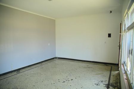 Casa para alugar com 690m², 4 quartos e 2 vagasSala