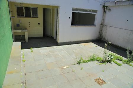 Casa para alugar com 690m², 4 quartos e 2 vagasÁrea Serviço/Quintal 