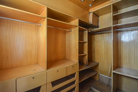 Casa para alugar com 279m², 5 quartos e 2 vagasCloset da suíte
