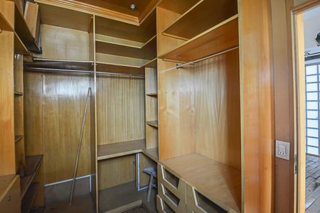 Casa para alugar com 279m², 5 quartos e 2 vagasCloset da suíte