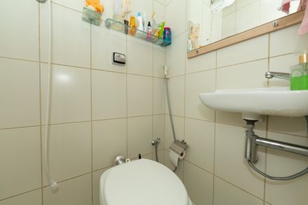 Apartamento à venda com 70m², 2 quartos e 1 vagaBANHEIRO2