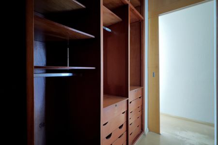 Apartamento à venda com 168m², 3 quartos e 2 vagasCloset da suíte 1