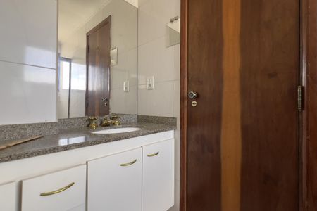 Apartamento à venda com 168m², 3 quartos e 2 vagasBanheiro da Suíte 3