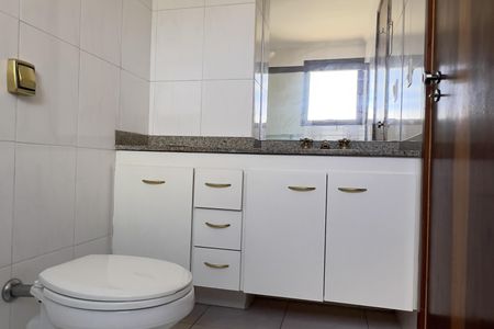 Apartamento à venda com 168m², 3 quartos e 2 vagasBanheiro da Suíte 3