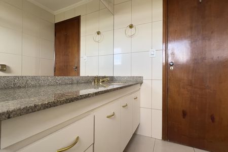 Apartamento à venda com 168m², 3 quartos e 2 vagasBanheiro da Suíte 2