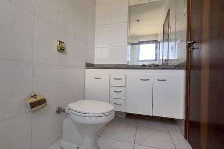Apartamento à venda com 168m², 3 quartos e 2 vagasBanheiro da Suíte 3