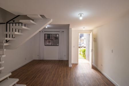 Sala de casa de condomínio para alugar com 3 quartos, 77m² em Jardim Ipes, Cotia